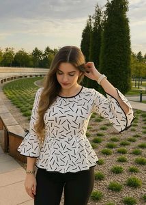 🤍Geometric Print Bell Sleeve Top✨