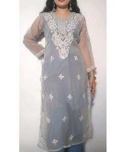 Chikankari kurta with mirror work