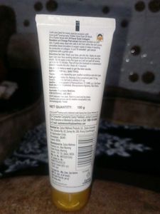 Everyuth Naturals Golden Glow Peel-Off Mask