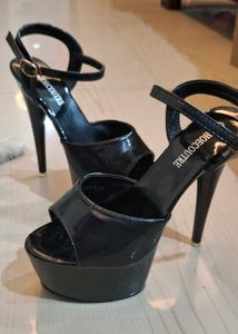 black modelling heels 👠