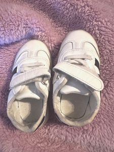 Boys shoes