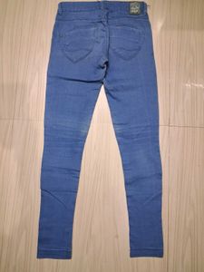 Light Wash blue Denim Skinny Jeans