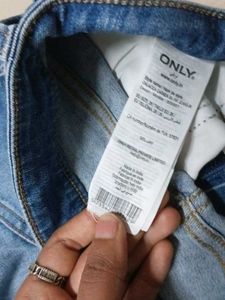 Distressed Skinny Jeans