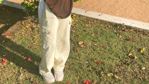 Beige Baggy Jeans