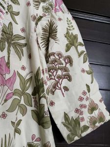 Women Floral Printed Cotton Kurta with Pants