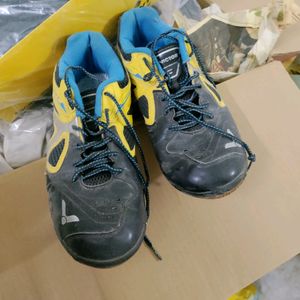 Badminton Used Shoes With A Slight Defect