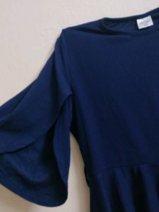 Round Neck Blue XL Size Top With Beautiful Sleeves