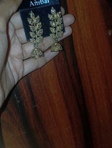 Golden Leaf Shape Earings With Stone Work💖