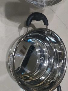 Brand New Stainless Steel Service Pot With Lid