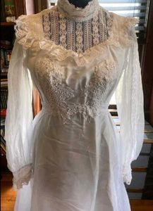 Lace Vintage Wedding Dress/ Gown