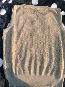 Wollen Top With Cute Flower Detailing