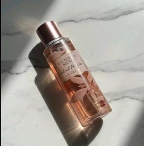 Victoria's Secret Velvet Petals La Creme Body Mist