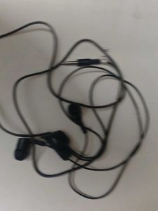 Set Of 4 Earphones With Free Unused Ear Tips