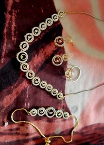 Jewelry set with cubic zirconia