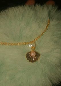 Shell Pearl Gold Necklace