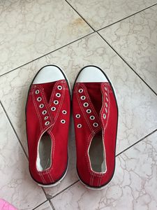 RED CONVERSE SHOES (UNISEX)