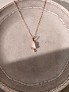 Minimal Rose Gold Chain With Marble Finishing