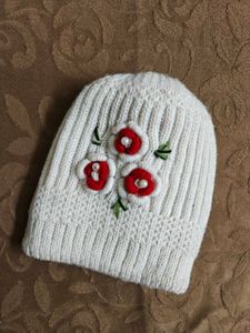 🆕️❤️ Off White Floral Cap