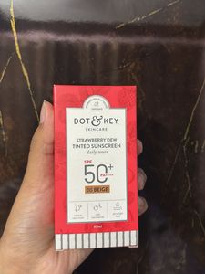 Dot & Key Tinted Sunscreen SPF 50 (05 BEIGE)