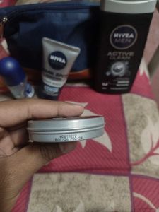 Men&#39;s Grooming Kit and clean an