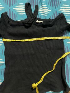 Black Off-Shoulder Top - M