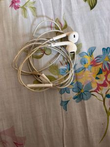 Apple EarPods with Lightning Connector