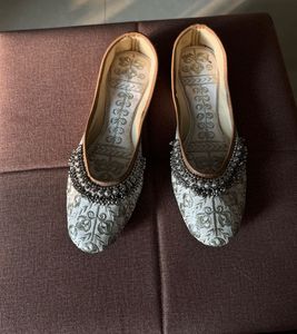 Rajasthani Embellished Payal and Ghungroo Jutti