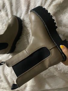 H&amp;M Platform Chelsea Boots