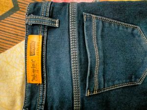 Straight Fit Levi&#39;s Jeans