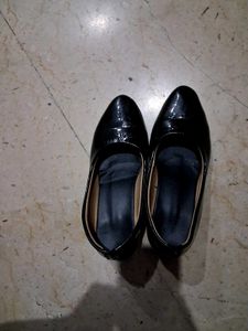 Black heel for women 2 inch height