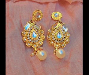 Gold-Tone Kundan Pendant Necklace