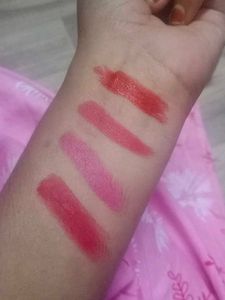 Set Of 4 Lipsticks With Red Lipliner