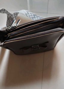 Grey Sling Bag 🩶🩶