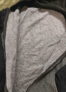 😎Nice Hoodie Black and grey two tones zip up.🤘🏻