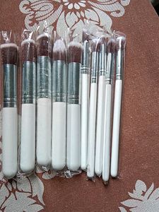 10 Makeup Brushes