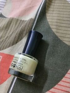 Huda Beauty Nail Polish Light Yellow
