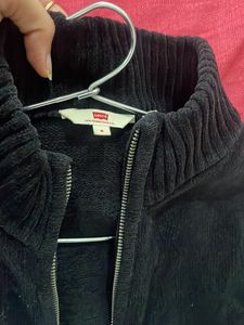 Levis Women Sweatshirt In Good Condition