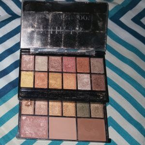 Cute Shimmery Eyeshadow Pallette