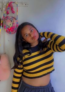 Black &amp;yellow Striped Crop Top🔆🧀