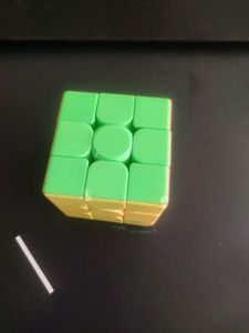 SMOOTH GREEP RUBIK'S Cube
