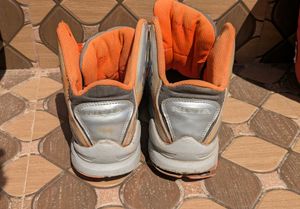 Nivia Orange Sneakers – Size 8