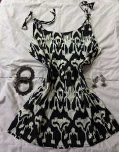 Abstract Print Tie-Strap Kurti.NEW WITHOUT TAG