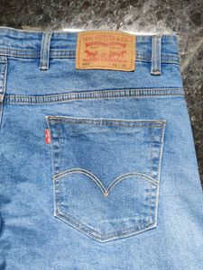 Blue Levi&#39;s Denim Jeans