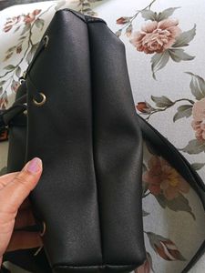 Black Colour Handbag/Shoulder Bag👜