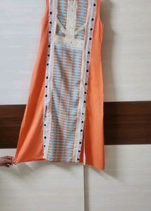 Sleeveless kurta of W brand plus small gift