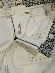 Stylish &amp; Comfy Knee-Length Shorts
