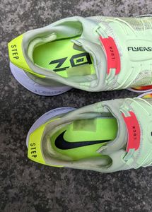 Nike Air Zoom Tempo NEXT% Flyease - Size 6