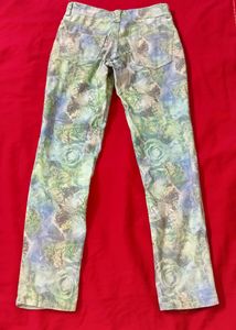 Greenery Floral Print Jeans 💚