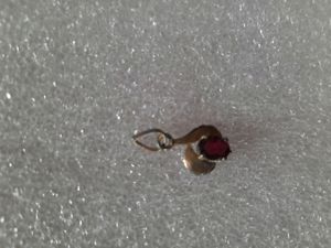 jewellery set (pendant, pair of earrings, ring)