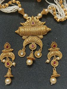 Gold Plated With Pearls Jewellery Set.